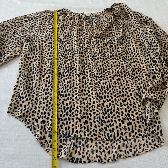 AMUSE SOCIETY WOMEN'S SPLIT CREW OVER SIZED BLOUSE TOP LEOPARD PRINT SMALL S - Picture 4 of 8